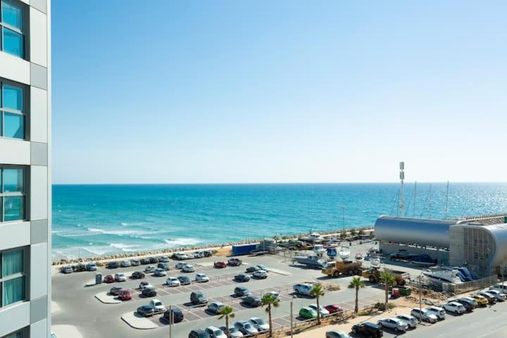 Oceanus Apartment Hotel Herzelia Zewnętrze zdjęcie